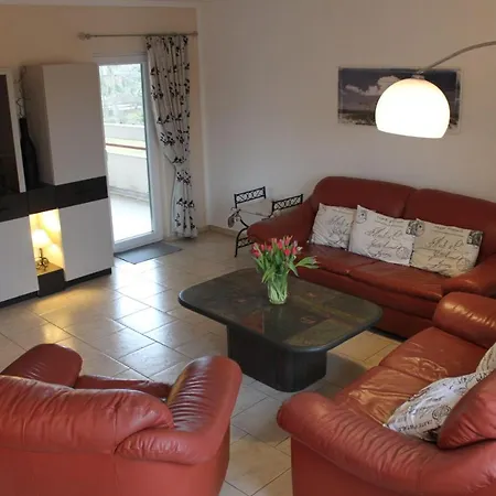 Grosszuegige-ferienwohnung-im-ot-bad-strandnaehe Апартаменты *